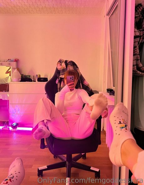 Goddess Kira model porn archive