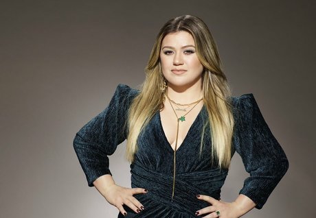 Kelly Clarkson model pretty img