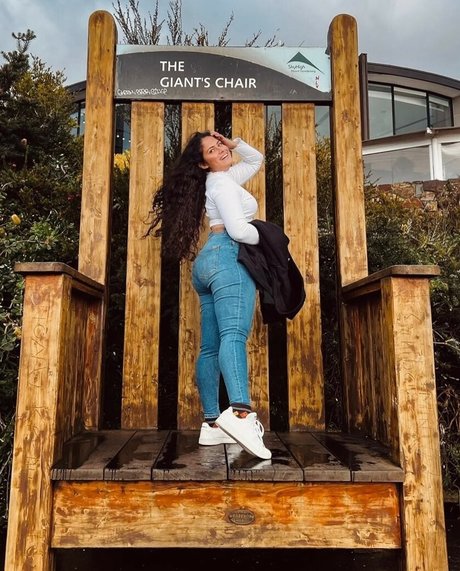 Sandani Fernando star pretty photo