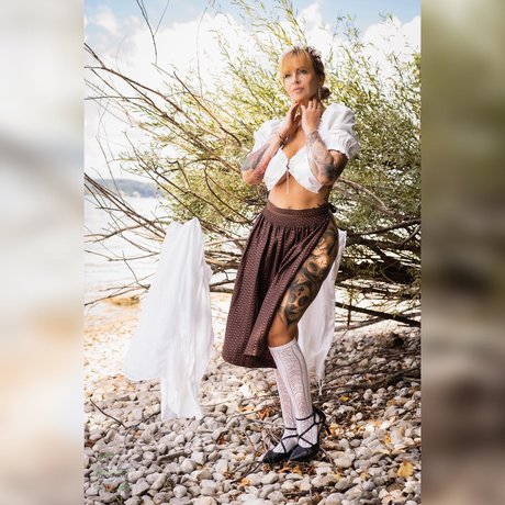 MayasWorld model sexy img