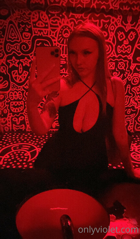 violetcox naked model pictures