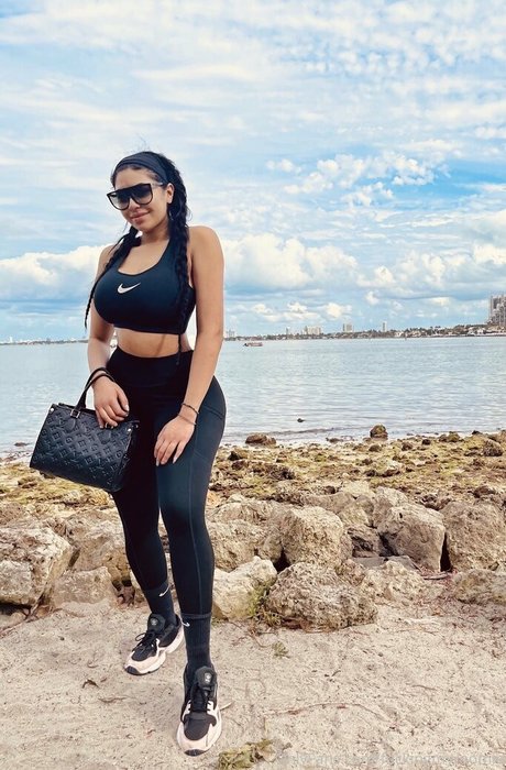 azariafreepage perfect star pic