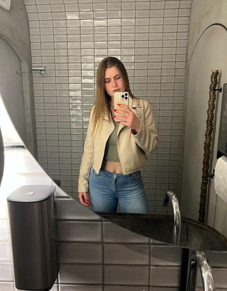 Billie Lens erotic pornstar pics