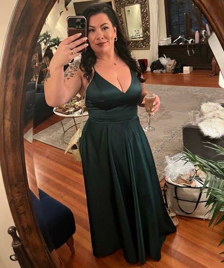 Cuntsuela model top image