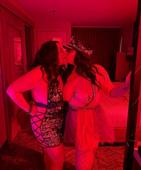 Cuntsuela model nude galleries