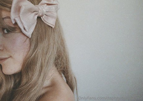 eating onlyfans pretty pic