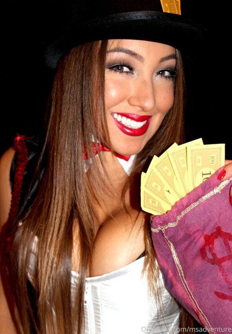 ms adventure beautiful actress pics