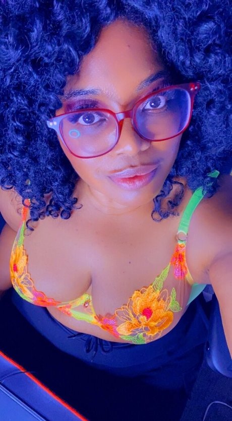 ohlivvynoir sex actress pictures