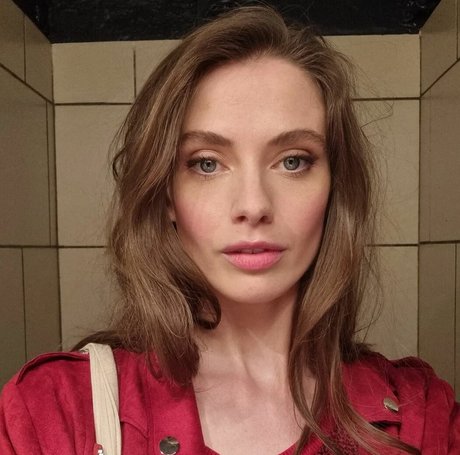 Juliet Searle free star img