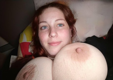 RedheadAnne model nudes pictures