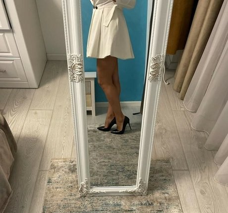 Ella Mom nude star archive