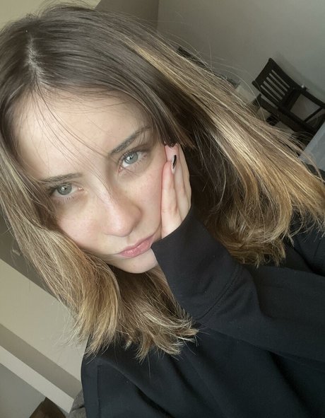 Kelsey Grzybowski naked actress pics