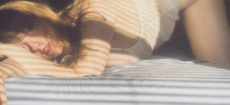 Ivie Walker star erotic pics