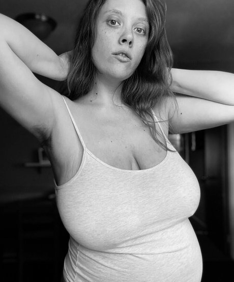 Ivie Walker erotic model img