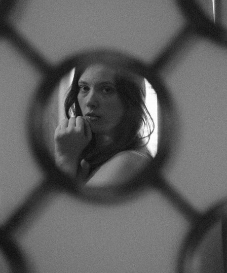 Ivie Walker hot actress pics