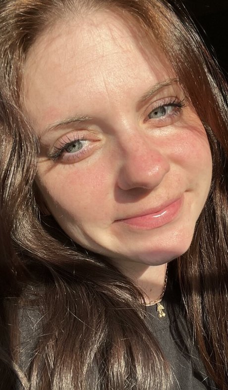 MudslinginTrainwreckVIP pornographic model archive