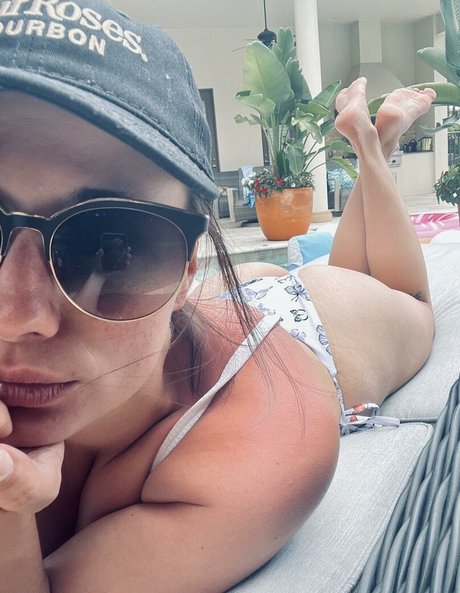 LillyBehave top model pics