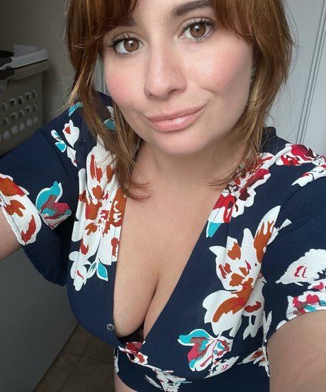 LillyBehave star free pics