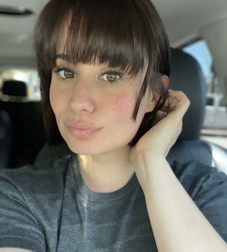 LillyBehave star exclusive img