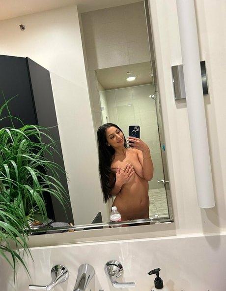 temptresstay naked actress gallery