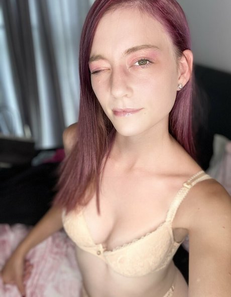 Keeley Hadley nice model picture