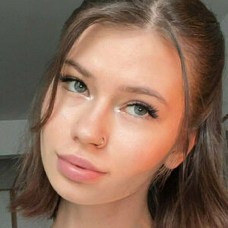 Nicole Kinsley pretty pornstar archive