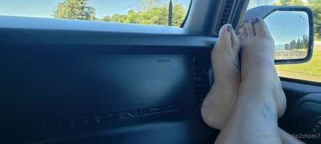 goodie2shoes7 sexy actress image