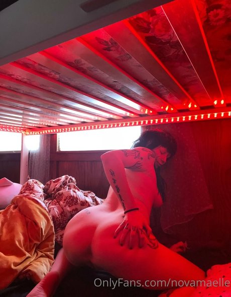 Nova Maelle nude actress img