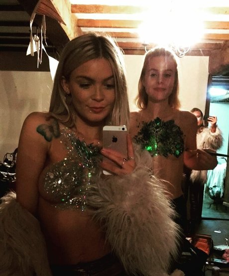 Charlotte Summers pretty pornstar images