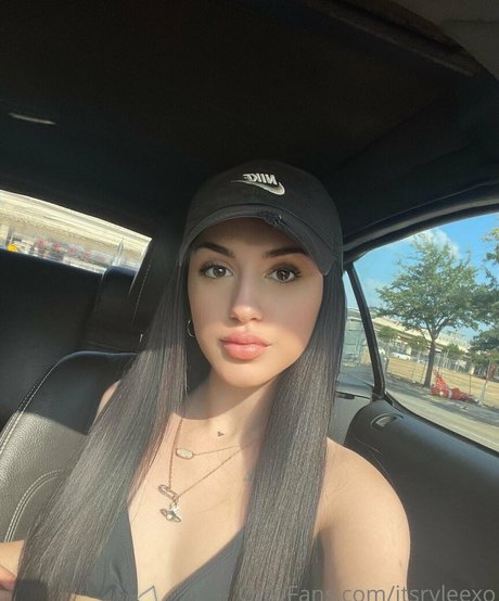 itsazaleaxo sexy star image