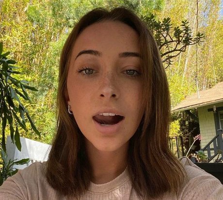 Kira Schmitt pornstar erotic pictures