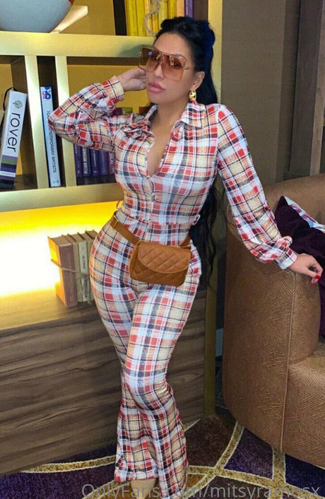 mitsyramosx erotic model picture