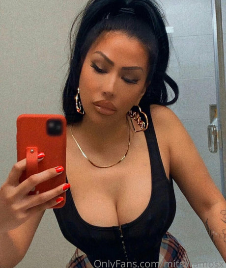 mitsyramosx model art pic