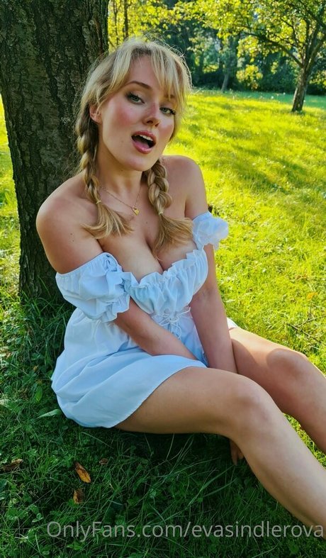 evasindlerova naked actress photo