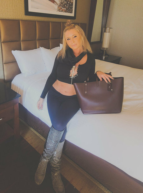 alipie1689 hot model picture