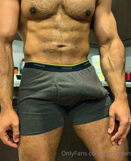 grrrrrryan star naked pics