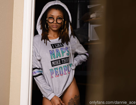 Dannie Ace nude model images