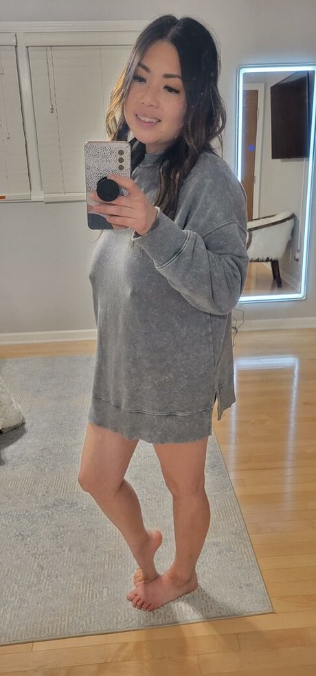 Miss Jee Yung model adult img