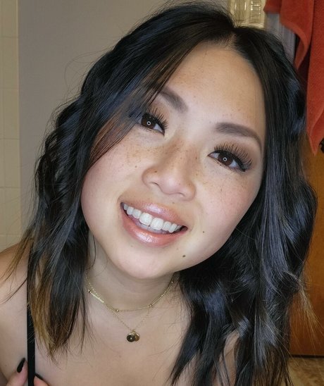 Miss Jee Yung nude star photo