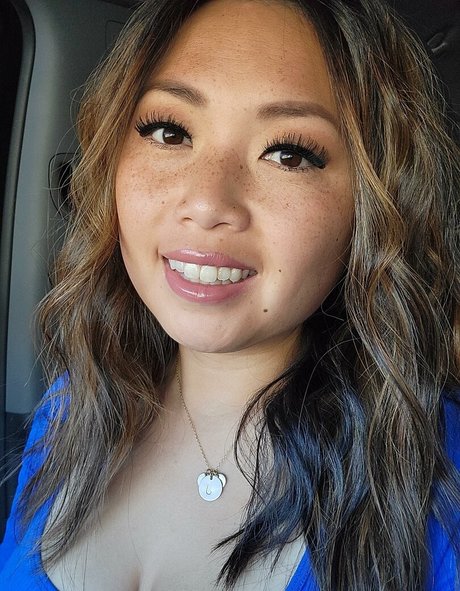 Miss Jee Yung beautiful star pictures