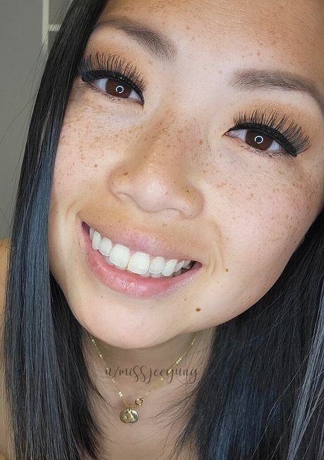 Miss Jee Yung model pornographic photo