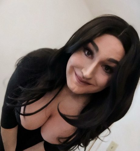 ThighHiBby model nudes pic