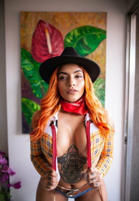 rousse 777 nude star img