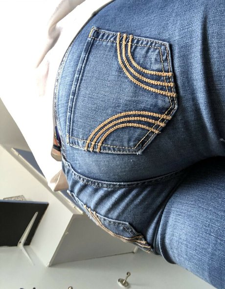 Ravok19 erotic actress photo