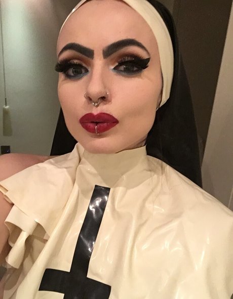 Empress Poison model nudes gallery