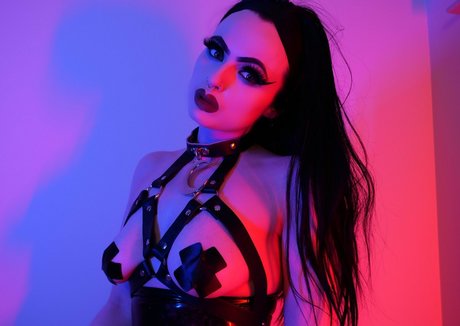 Empress Poison nude model archive