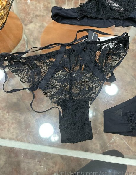 scarlett ass naked model picture