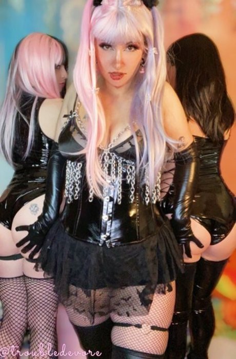 Triflindevore model pornographic photos