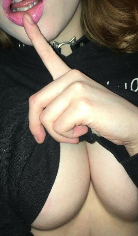 Lilac Lullaby exclusive model pic