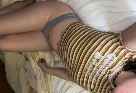 Lilac Lullaby beautiful model picture